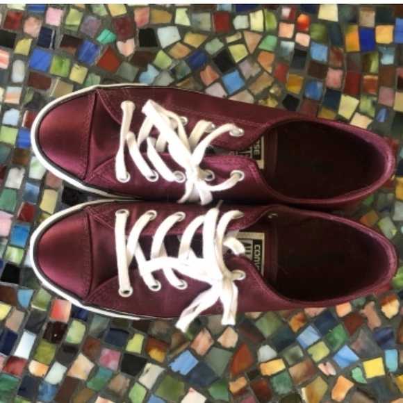 Converse red satin low tops - Picture 2 of 3